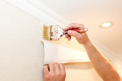 Pose de papier peint à Feings — revêtements muraux et toiles de verre